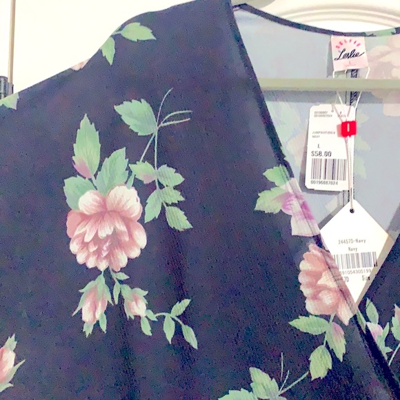 NWT Selfie Leslie Navy/Mauve Floral Romper - Picture 2 of 4